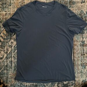 Women’s Lululemon T-shirt, size 6